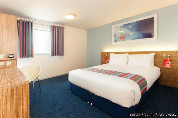 Travelodge Liverpool Stonedale Park Exteriör bild
