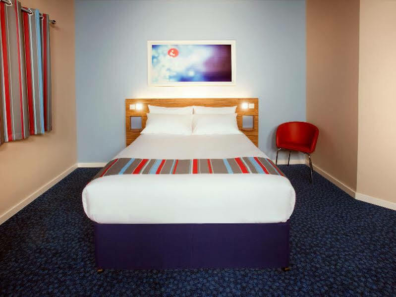 Travelodge Liverpool Stonedale Park Exteriör bild