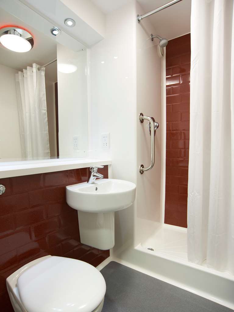 Travelodge Liverpool Stonedale Park Rum bild